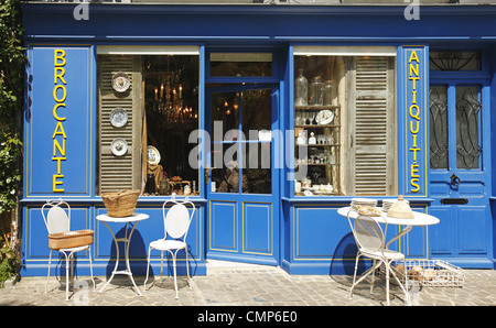 Das Antiquitäten-Geschäft in Chinon, Frankreich Stockfoto