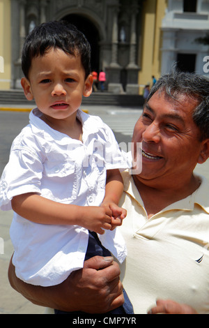 Lima Peru, Barranco District, Parque Municipal, Stadtpark, Außenbereich, hispanischer Mann Männer männlich Erwachsene Erwachsene, junge Jungen, Kinder Kind Kinder Youngster, zu Stockfoto