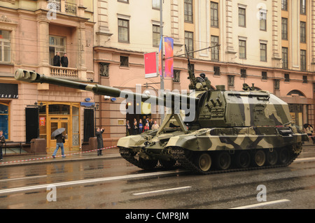 Moderne Panzer auf Probe der Militärparade in Moskau, Russland Stockfoto