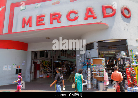 Lima Peru, Surquillo, Mercado de Surquillo, Flohshopper Shopper Shopper Shopper Shop Shops Markt Märkte Markt Kauf Verkauf, Einzelhandel Geschäfte busin Stockfoto