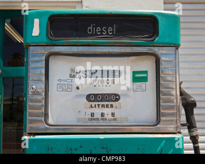 Alte Diesel-Zapfsäule Stockfoto