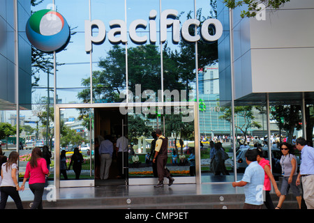 Lima Peru, Santa Ana, Avenida Canaval y Moreyra, Pacifico Seguros, Versicherungsvergleich, Creditcorp-Tochtergesellschaft, Logo, Schild, Finanzdistrikt, Eingang, Tür, Glas Stockfoto