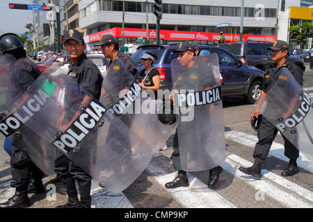 Lima Peru, San Isidro, Avenida Canaval y Moreyra, Protest, Petroperu, Petróleos del Perú, Straßenszene, indigene Gemeinschaften protestieren gegen Ölverschmutzung, Stockfoto