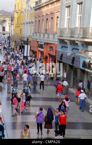 Lima Peru, Jiron de la Union, historisches Viertel, toronal, Promenade, Fußgängerzone, Shopping Shopper Shopper shoppen Geschäfte Markt Märkte Marktplac Stockfoto