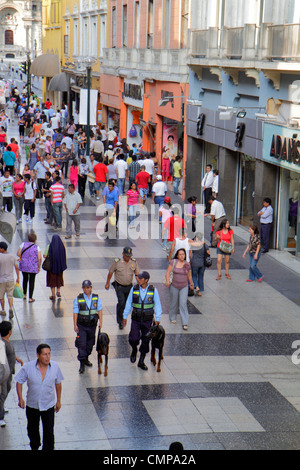 Lima Peru, Jiron de la Union, historisches Viertel, toronal, Promenade, Fußgängerzone, Shopping Shopper Shopper shoppen shoppen Geschäfte Markt Märkte kaufen verkaufen, re Stockfoto