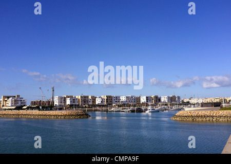 Suchen in Marina Bouregreg befindet sich in Salé am Fluss Bou Regreg, Nord West Marokko zeigt auch neue Build in Bearbeitung Stockfoto