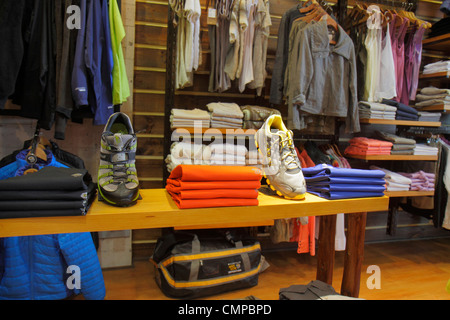 Lima Peru, Miraflores, Malecon de la Reserva, Larcomar, Shopping Shopper Shopper shoppen shoppen shoppen Geschäfte Markt Märkte Marktplatz kaufen verkaufen, Einzelhandelsgeschäfte Stockfoto