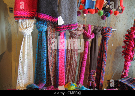 Lima Peru, Miraflores, Malecon de la Reserva, Larcomar, Shopping Shopper Shopper shoppen shoppen shoppen Geschäfte Markt Märkte Marktplatz kaufen verkaufen, Einzelhandelsgeschäfte Stockfoto