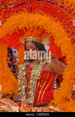 Teilnehmer der jährlichen St. Pauls "Afrikan-Karibik" Karnevalsumzug in Bristol, UK Stockfoto