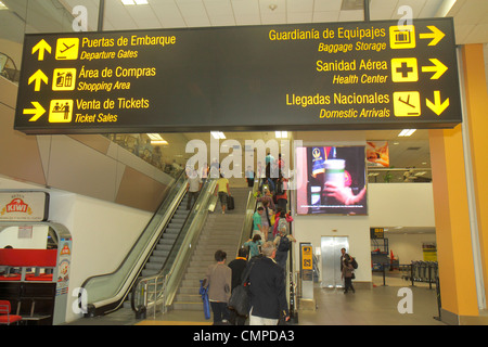 Lima Peru, Jorge Chávez International Airport, LIM, Luftfahrt, Terminal, Schild, Logo, zweisprachig, Spanisch, Englisch, Informationen, Richtung, Abfluggate, Einkaufen Stockfoto