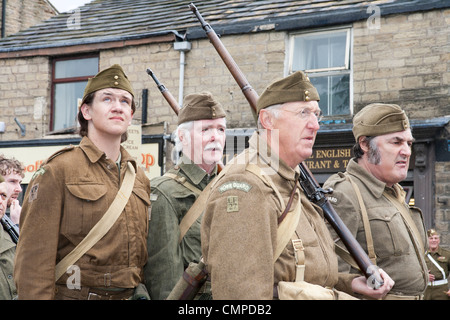 Dad es Army oder der British Home Guard am Wochenende 1940er Jahren während des Krieges auf die East Lancs Railway Stockfoto