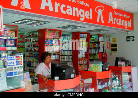 Tacna Peru, Calle San Martin, Archangel Boticas, Shopping Shopper Shopper shoppen Geschäfte Märkte kaufen verkaufen, Einzelhandelsgeschäfte Geschäft Geschäft Stockfoto