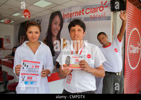 Tacna Peru, Calle San Martin, Claro, Wireless-Anbieter, Internet, mobile, Tochtergesellschaft, America Movil, Unternehmen, Hispanic Latin Latino ethnischen Einwanderer Stockfoto