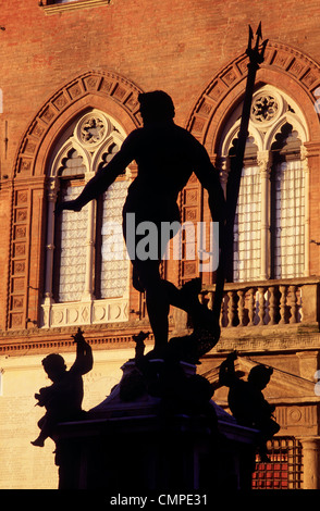 Italien Emilia Romagna Bologna Piazza del Nettuno Brunnen und statue Stockfoto