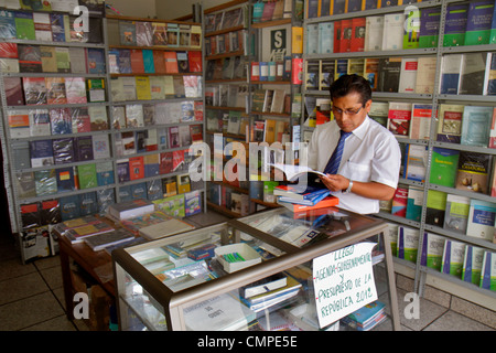 Tacna Peru, Calle 2 de Mayo, Buchhandlung, Shopping Shopper Shopper Shop Geschäfte Markt Märkte Marktplatz Kauf Verkauf, Einzelhandel Geschäfte Business Bus Stockfoto