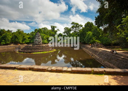 Neak Pean (die verschlungenen Schlangen) in Angkor, ist eine künstliche Insel mit einem buddhistischen Tempel Stockfoto