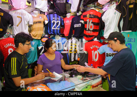 Tacna Peru,Avenida Bolognese,Zentralmarkt,Verkäufer Verkäufer Verkäufer,Stände Stand Händler Händler Markt Marktplatz,Käufer kaufen Verkauf,Laden,st Stockfoto