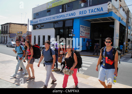 Tacna Peru, Avenida San Martin, hispanische Jungen, männlich, Mädchen, Jugendliche, weibliche Kinder Kinder Teenager Teenager Teenager Erwachsene, Backpacker, Student Stockfoto