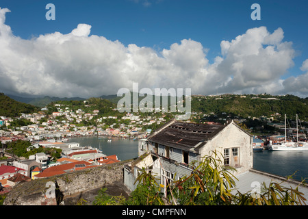 Ein Blick über den Hafen in St. George's, Grenada Stockfoto