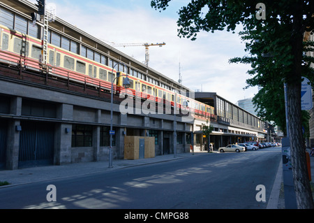 Berlin Zoologischer Garten Railway Station, Charlottenburg, Deutschland, Europa, ankommende s-Bahn (S-Bahn) Stockfoto