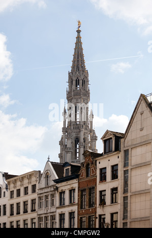 Verziert Brüssel Rathaus in Grand Place in alt- und Neubau Stockfoto