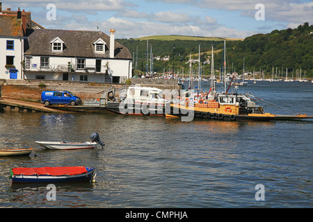 Überqueren die Fluss Dart am Dartmouth auf der unteren Dart-Fähre, Devon, England, Vereinigtes Königreich Stockfoto