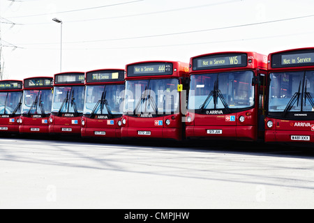 Busse aufgereiht nicht in Betrieb Stockfoto