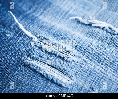 Nahaufnahme der Riss im alten jeans Stockfoto