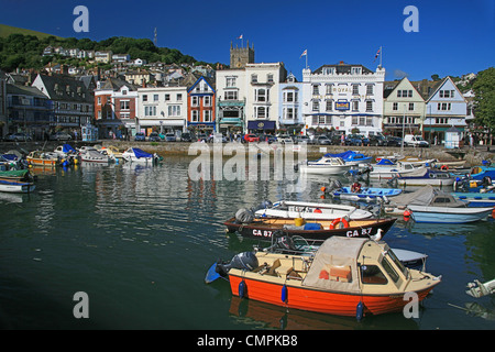 Die Gezeiten Boatfloat ist umgeben von historischen Gebäuden wie das königliche Schloss Hotel in Dartmouth, Devon, England, UK Stockfoto