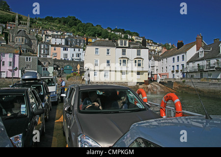 Überqueren die Fluss Dart aus Dartmouth auf der unteren Dart-Fähre, Devon, England, Vereinigtes Königreich Stockfoto