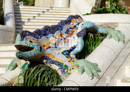 Mosaik Eidechse Brunnen von Antonio Gaudi im Parc Güell in Barcelona, Spanien Stockfoto