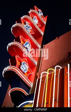 Neon Zeichen außerhalb Texas Theatre, der Ort, wo Lee Harvey Oswald kurz nach der Ermordung angeblich JFK verhaftet wurde. Stockfoto