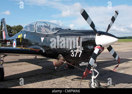 RAF Tucano T1 Ausbildungsflugzeug auf dem Display an den Flügeln und Rad zeigen Dunsfold Aerodrome 2011 Stockfoto