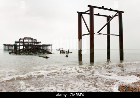 Die Schale der Brighton Pier West in den Tiefen des Winters Stockfoto