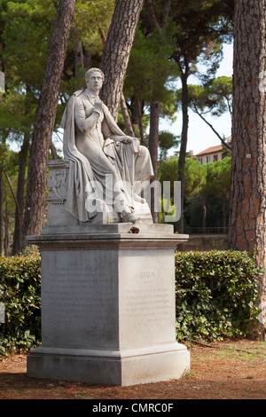 Statue von Lord Byron in den Gärten der Villa Borghese in Rom. Stockfoto