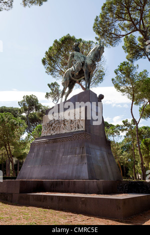 Statue von Umberto 1 auf dem Pferderücken in die Gärten der Villa Borghese in Rom Stockfoto