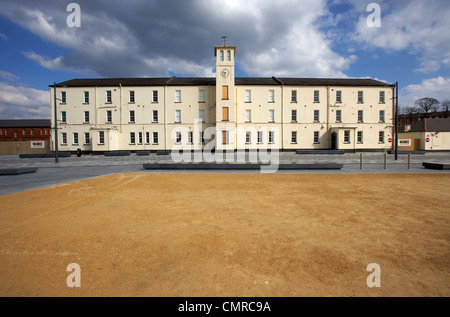 Soldaten-Viertel mit Uhrturm und Paradeplatz in Ebrington Platz ehemalige Ebrington Kaserne britische militärische Basis Derry c Stockfoto