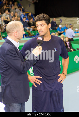 Mark Philippoussis (r.) gibt Interviews nach der 3. Platz match gegen Marat Safin, die er bei BNP Paribas Open gewann Stockfoto