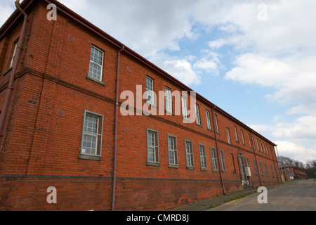 alte rote Backstein viktorianischen britischen Armee barrack Haus in ehemaligen Ebrington Kaserne britische militärische Basis Derry Stadt Grafschaft Stockfoto