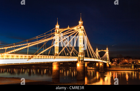 Albert Bridge, London, Nachtansicht Stockfoto