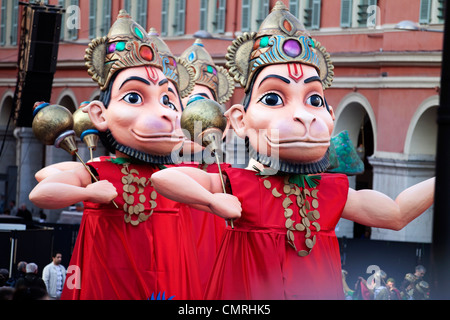 Carnaval de Nice 2012. Cartoon-Bildnis des Olympischen Affen beim Karnevalsumzug. 124596 Nice Karneval Stockfoto