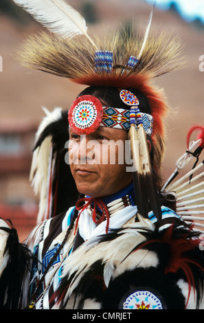 1990ER JAHRE PORTRAIT INDIANER INDISCHE TÄNZER AN DER INTER-TRIBAL ZEREMONIELLER TANZ GALLUP NEW MEXICO USA Stockfoto