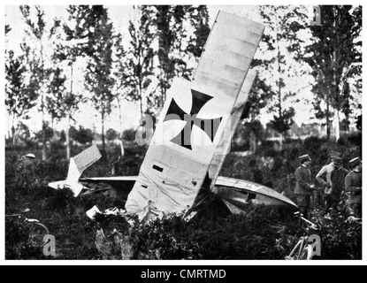 1918 österreichische Flugzeug abgeschossen italienischen Krieg vor Stockfoto