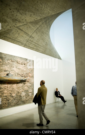 Herta & Paul Amir Gebäude, Tel Aviv Museum of Art. Anselm Kiefer-Ausstellung. Tel Aviv, Israel. Stockfoto