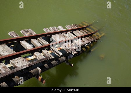 Verlassener Straße / Schiene Brücke, beschädigte in 1994 Zyklon und Sigatoka River, Sigatoka, Coral Coast, Viti Levu, Fidschi, South Pacific Stockfoto