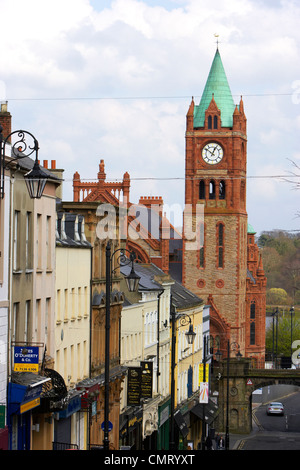 die Guildhall und Shipquay Straße innerhalb der Mauern von Derry City County Londonderry Nordirland Großbritannien. Stockfoto