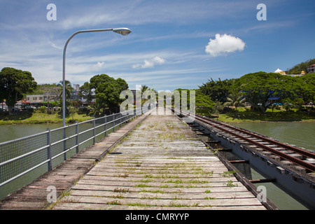 Verlassener Straße / Schiene Brücke, beschädigte in 1994 Zyklon und Sigatoka River, Sigatoka, Coral Coast, Viti Levu, Fidschi, South Pacific Stockfoto