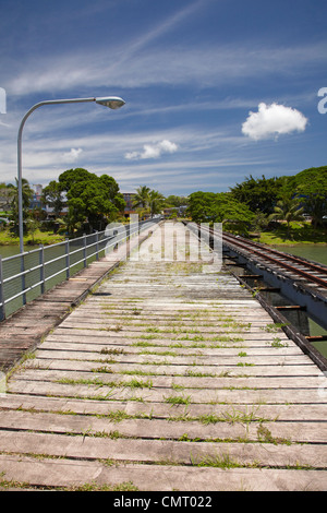 Verlassener Straße / Schiene Brücke, beschädigte in 1994 Zyklon und Sigatoka River, Sigatoka, Coral Coast, Viti Levu, Fidschi, South Pacific Stockfoto