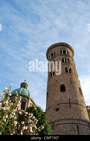 Domkuppel Kirche und Rundturm, Ravenna, Emilia Romagna, Italien Stockfoto