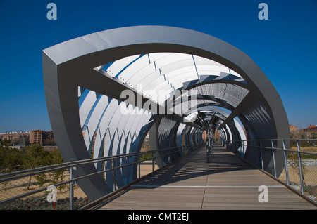 El Puente Arganzuela Brücke in Madrid Rio neue Parklandschaft Naherholungsgebiet rund um den Fluss Manzanares Madrid Spanien Europa Stockfoto